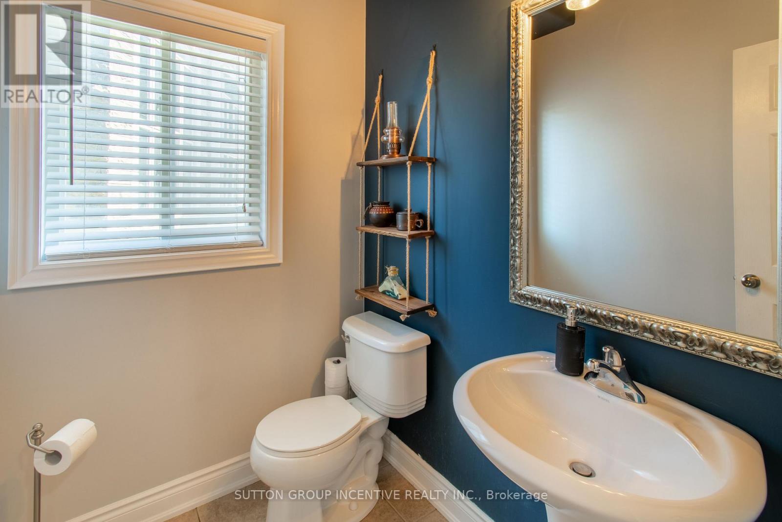 18 Graihawk Drive, Barrie (Ardagh), Ontario  L4N 6G4 - Photo 17 - S13238648