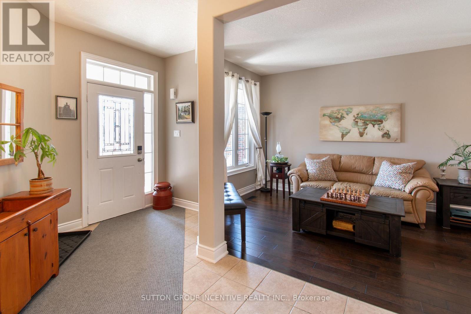 18 Graihawk Drive, Barrie (Ardagh), Ontario  L4N 6G4 - Photo 4 - S13238648