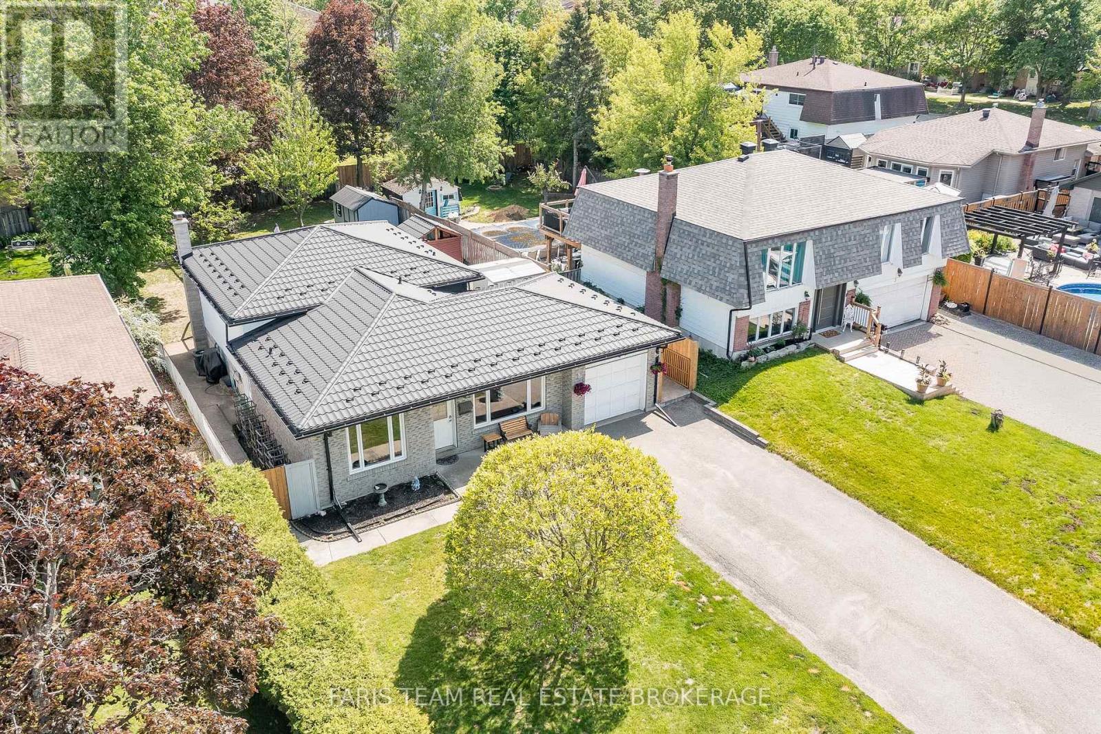 5 Fitzroy Terrace, Barrie (Allandale Heights), Ontario  L4N 2Z2 - Photo 2 - S13238752