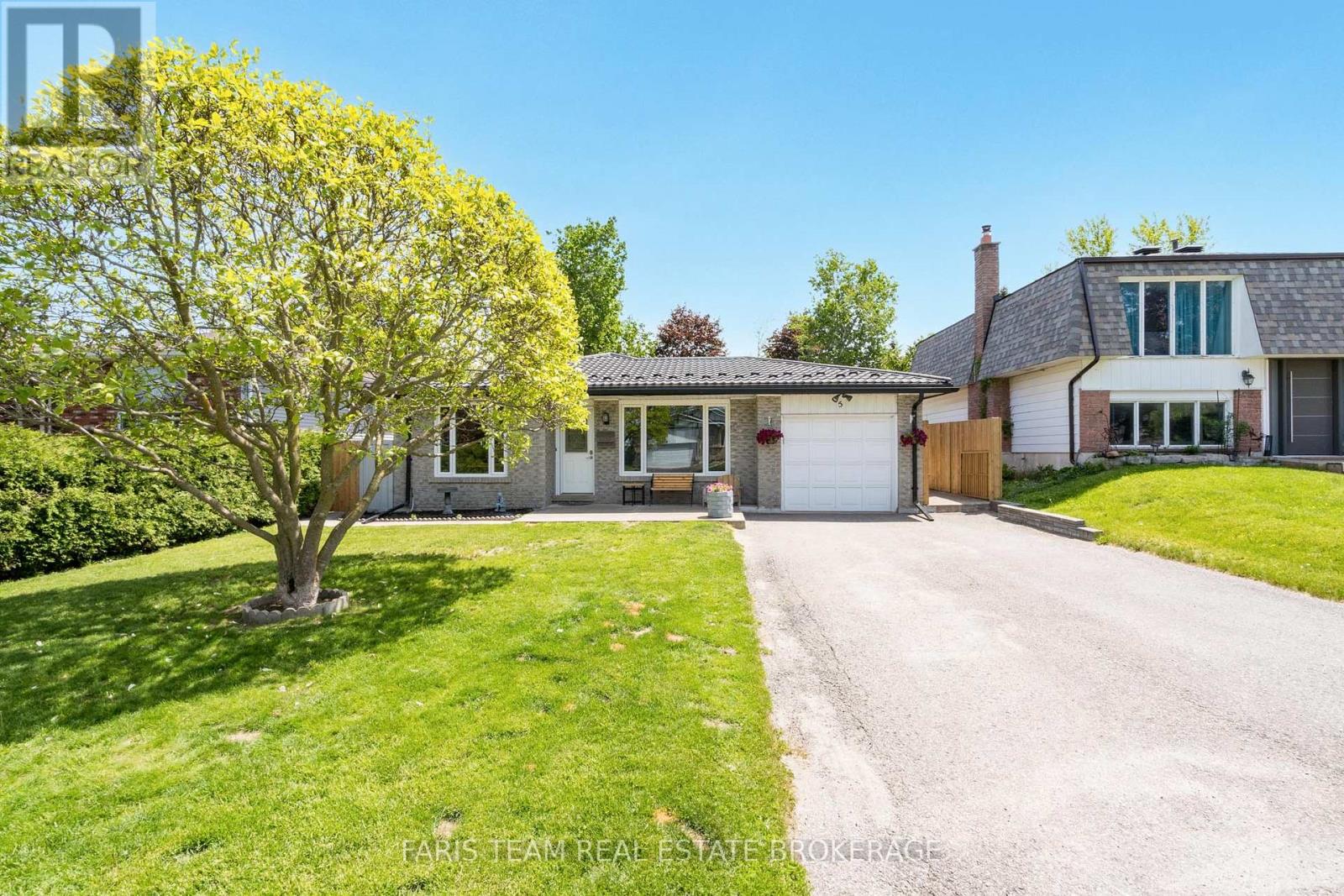 5 Fitzroy Terrace, Barrie (Allandale Heights), Ontario  L4N 2Z2 - Photo 3 - S13238752