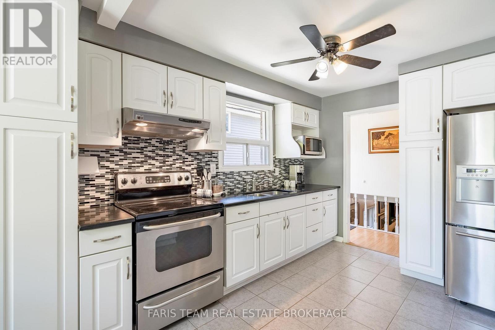 5 Fitzroy Terrace, Barrie (Allandale Heights), Ontario  L4N 2Z2 - Photo 5 - S13238752
