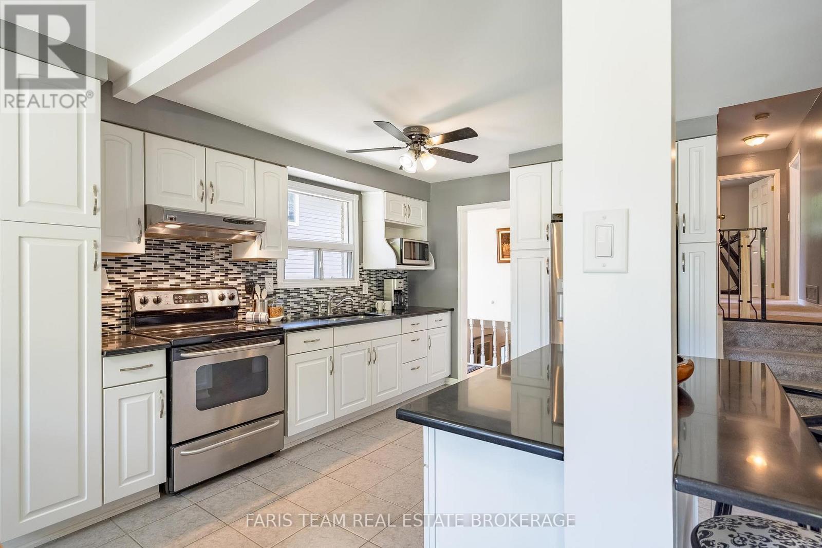 5 Fitzroy Terrace, Barrie (Allandale Heights), Ontario  L4N 2Z2 - Photo 6 - S13238752