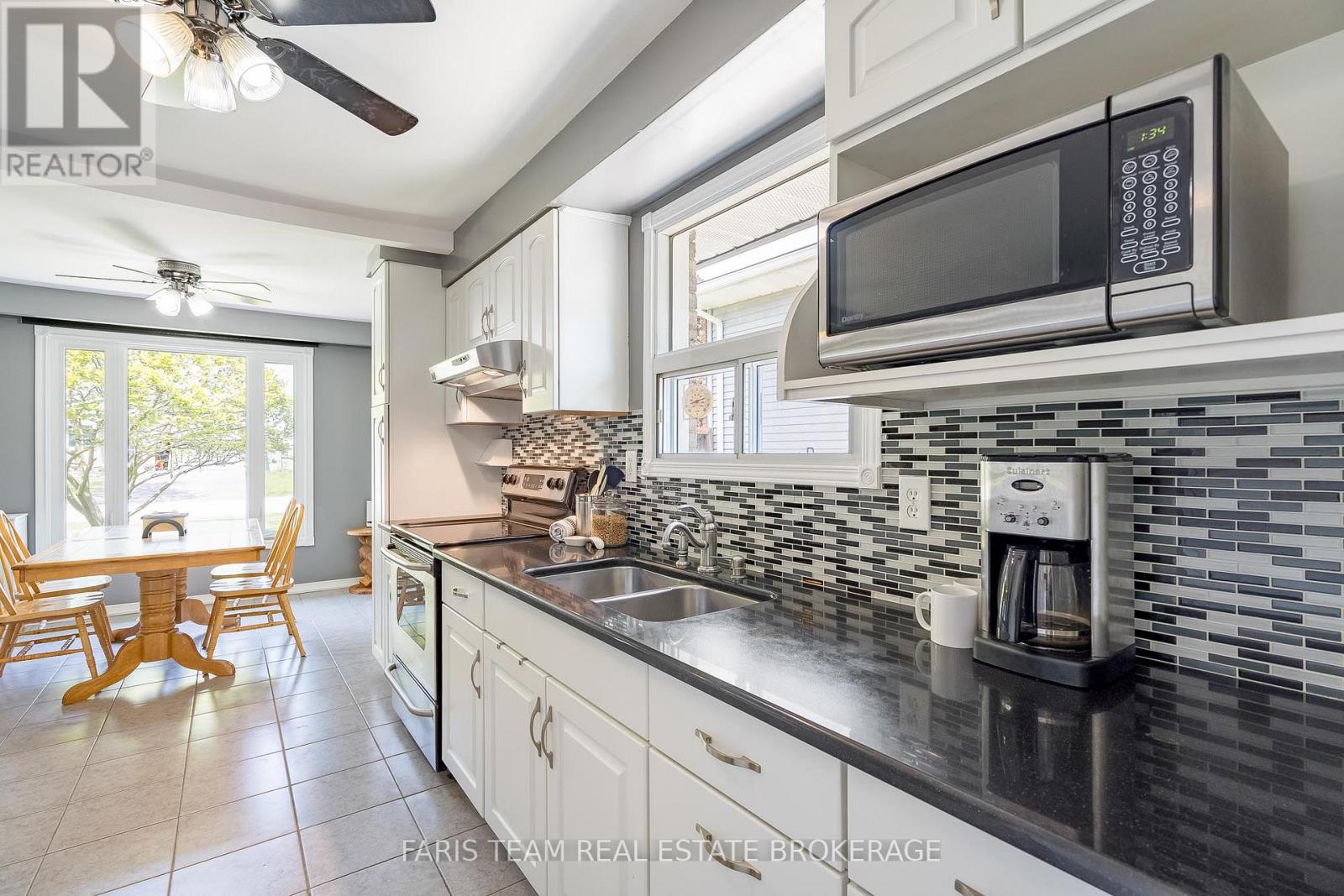 5 Fitzroy Terrace, Barrie (Allandale Heights), Ontario  L4N 2Z2 - Photo 8 - S13238752
