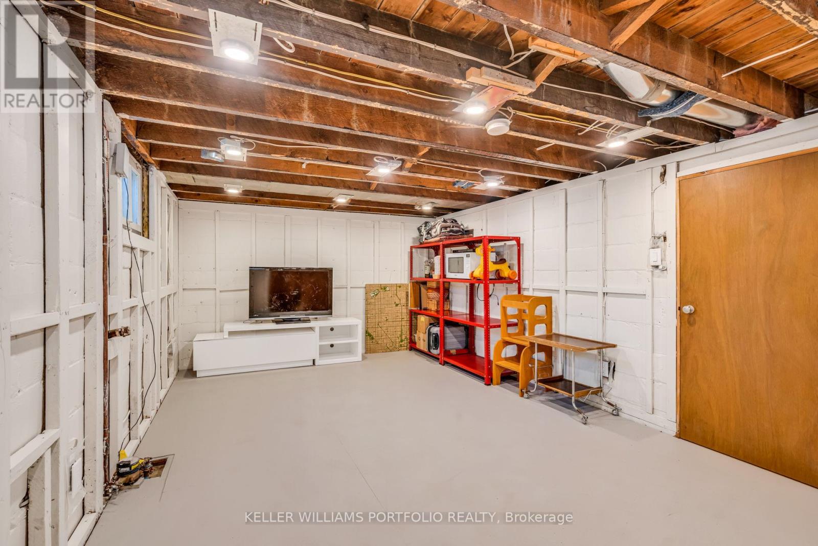 210 Bicknell Avenue, Toronto, Ontario  M6M 4G9 - Photo 25 - W13238628