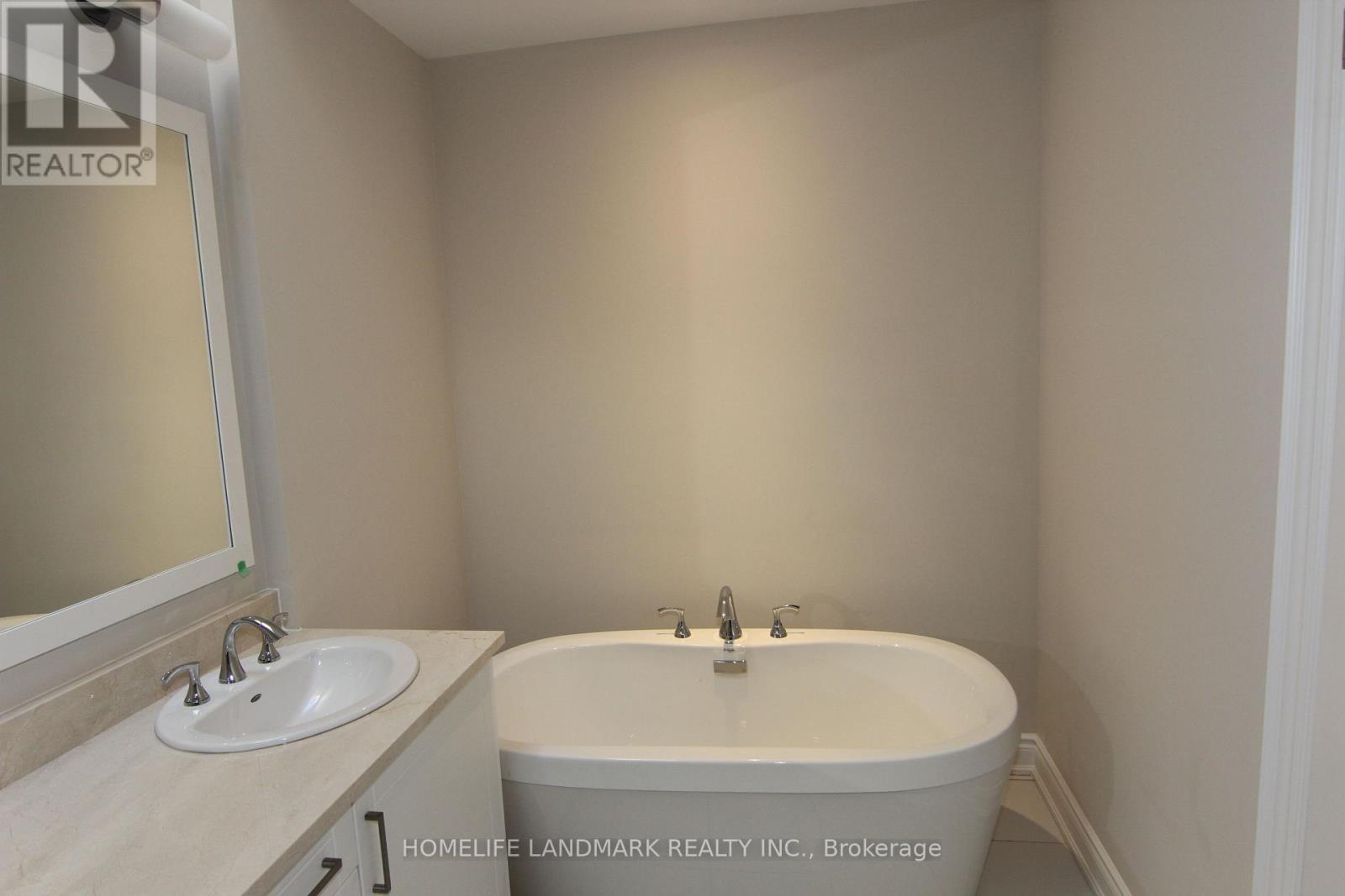 101 - 21 Wasdale Road, Mississauga, Ontario  L5M 2R2 - Photo 4 - W13238692