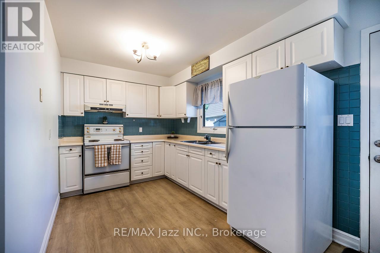 810 Kilkenny Court, Oshawa, Ontario  L1J 7B7 - Photo 11 - E13238814