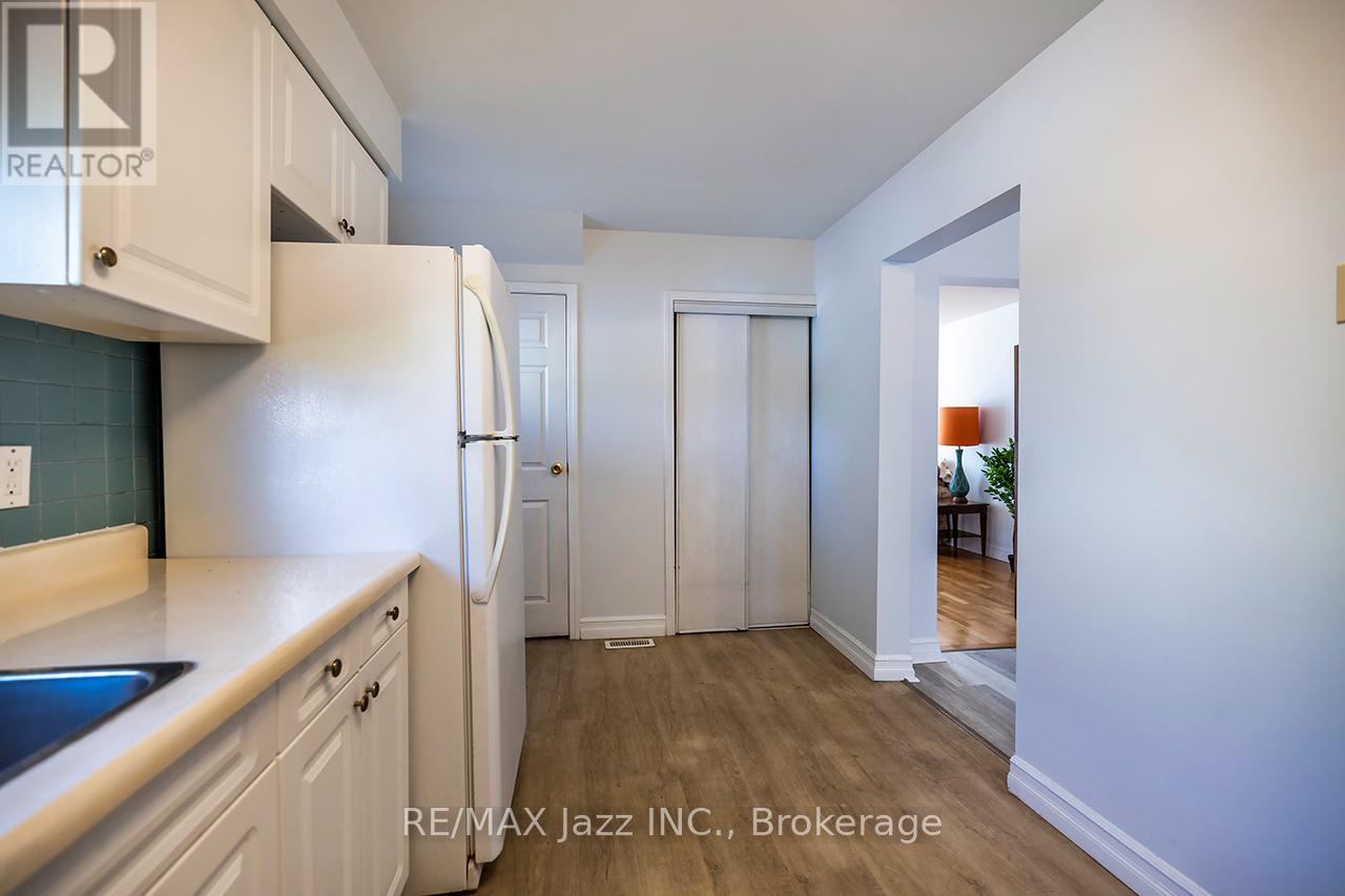 810 Kilkenny Court, Oshawa, Ontario  L1J 7B7 - Photo 13 - E13238814