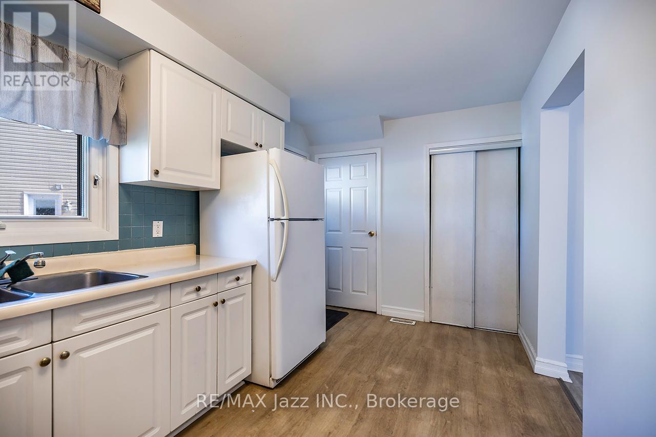 810 Kilkenny Court, Oshawa, Ontario  L1J 7B7 - Photo 14 - E13238814