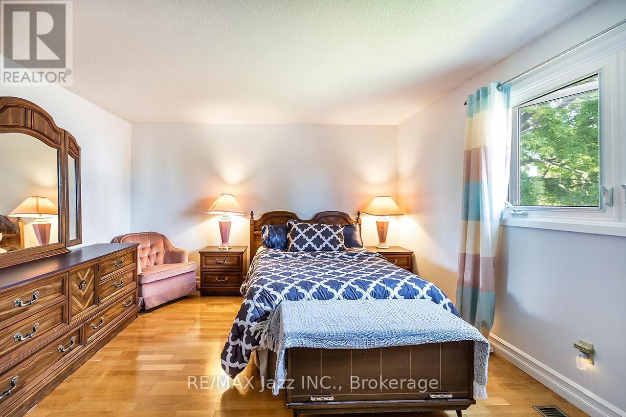 810 Kilkenny Court, Oshawa, Ontario  L1J 7B7 - Photo 15 - E13238814