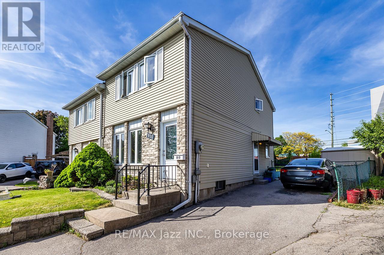 810 Kilkenny Court, Oshawa, Ontario  L1J 7B7 - Photo 2 - E13238814