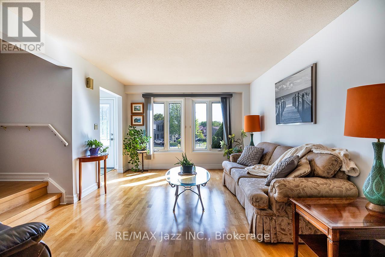 810 Kilkenny Court, Oshawa, Ontario  L1J 7B7 - Photo 4 - E13238814