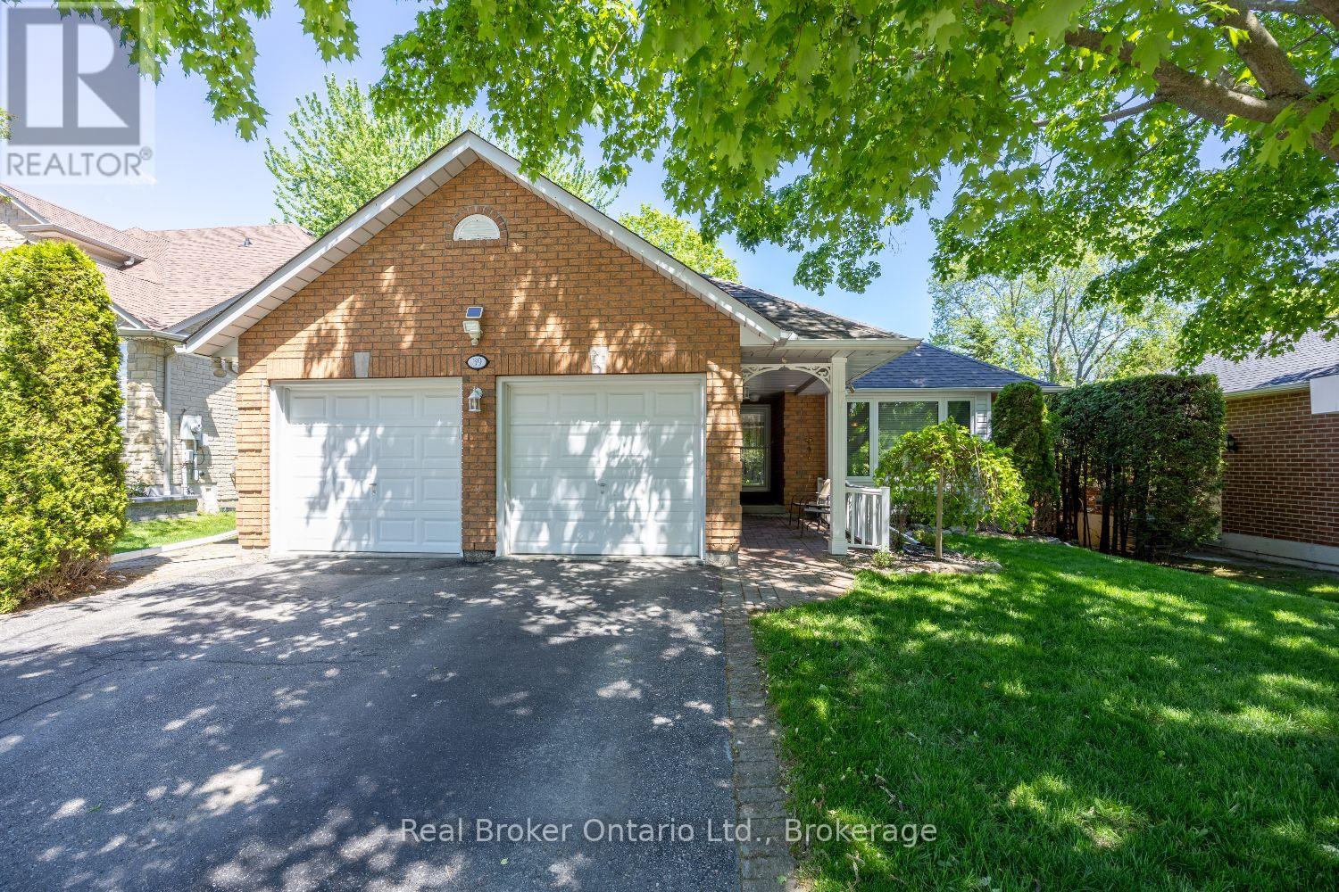 39 Valleycrest Drive, Clarington, Ontario  L1E 1H8 - Photo 3 - E13238952