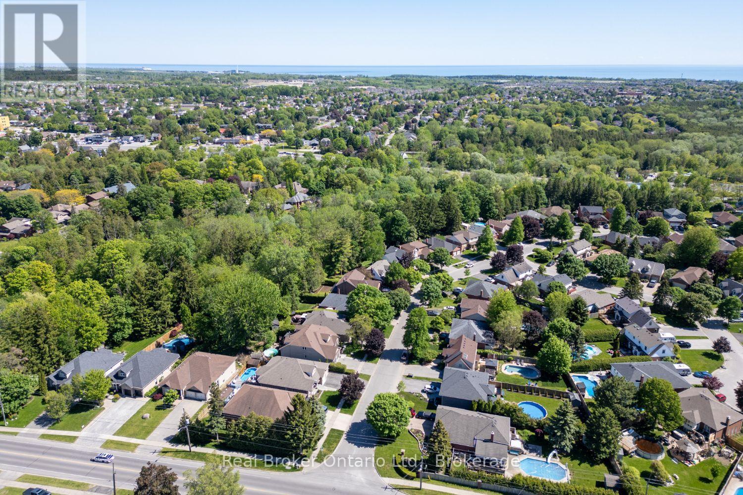 39 Valleycrest Drive, Clarington, Ontario  L1E 1H8 - Photo 4 - E13238952