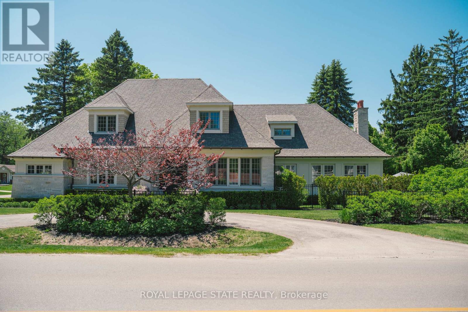 147 BEVERLY COURT, Hamilton, Ontario