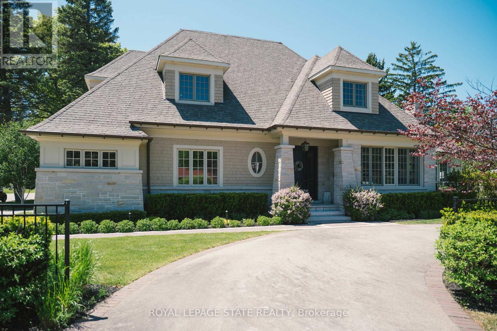 147 Beverly Court, Hamilton, Ontario  L9G 1B9 - Photo 2 - X13238778