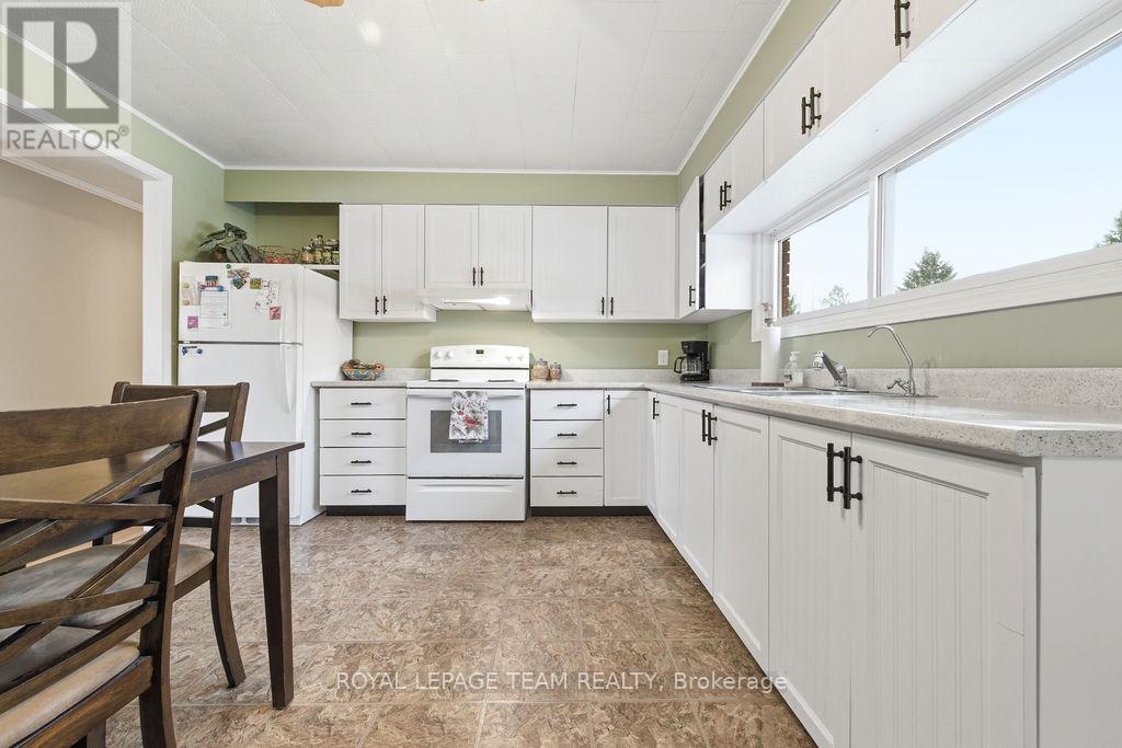 285 Foymount Road, Bonnechere Valley, Ontario  K0J 1T0 - Photo 6 - X12949784