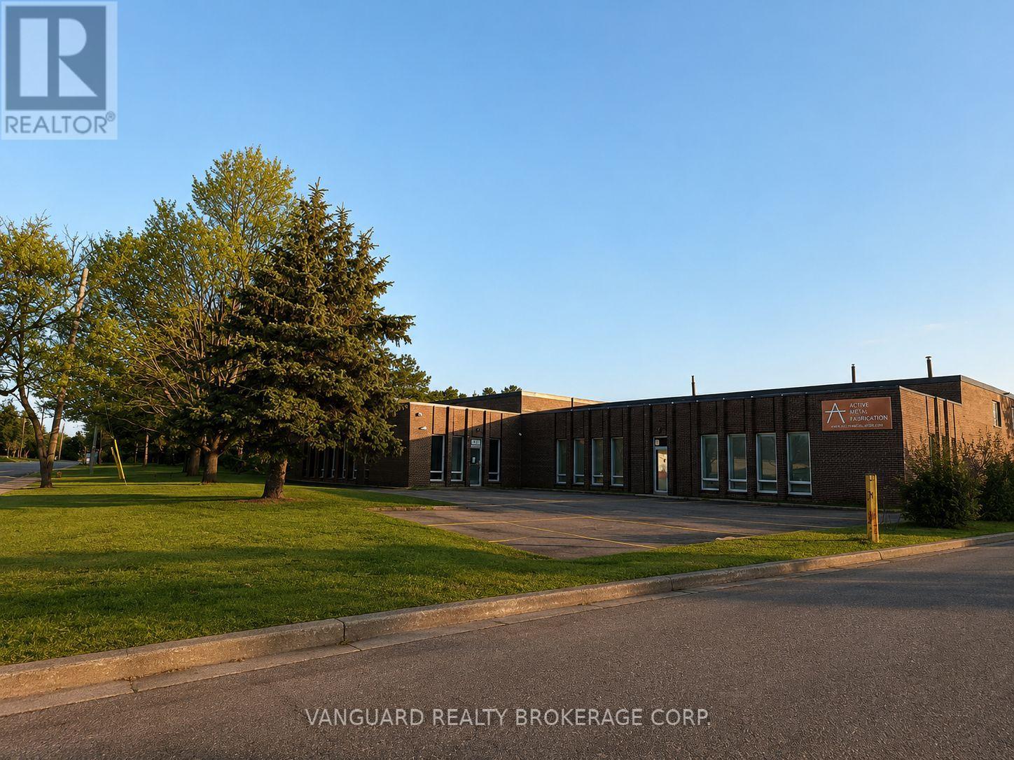 1001 Flint Road, Toronto, Ontario  M3J 2J6 - Photo 2 - W13234084