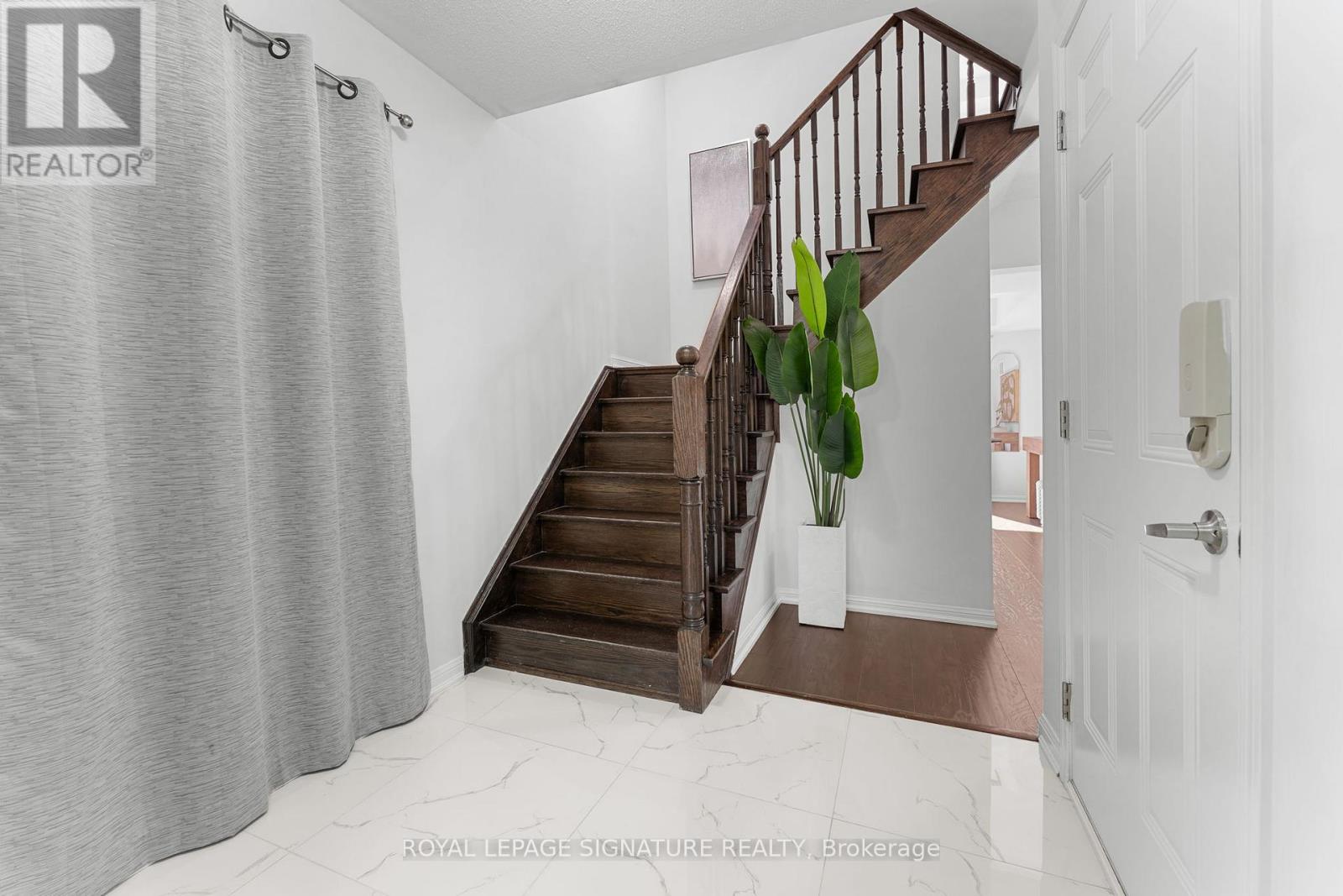 22 Donomore Drive, Brampton, Ontario  L7A 0S7 - Photo 2 - W13234742
