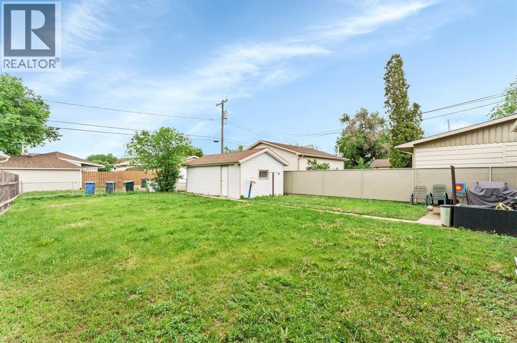 1265 2 Avenue NE, Medicine Hat, Alberta  T1A 6A7 - Photo 12 - A2316473