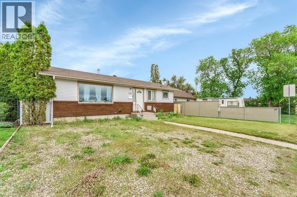 1265 2 Avenue NE, Medicine Hat, Alberta  T1A 6A7 - Photo 3 - A2316473