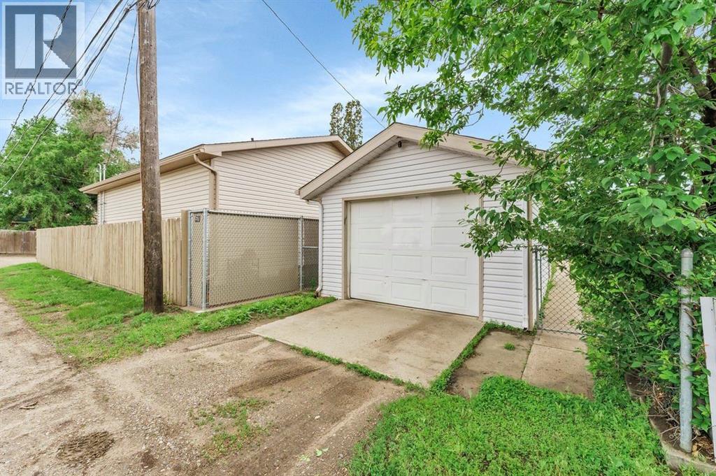 1265 2 Avenue NE, Medicine Hat, Alberta  T1A 6A7 - Photo 4 - A2316473