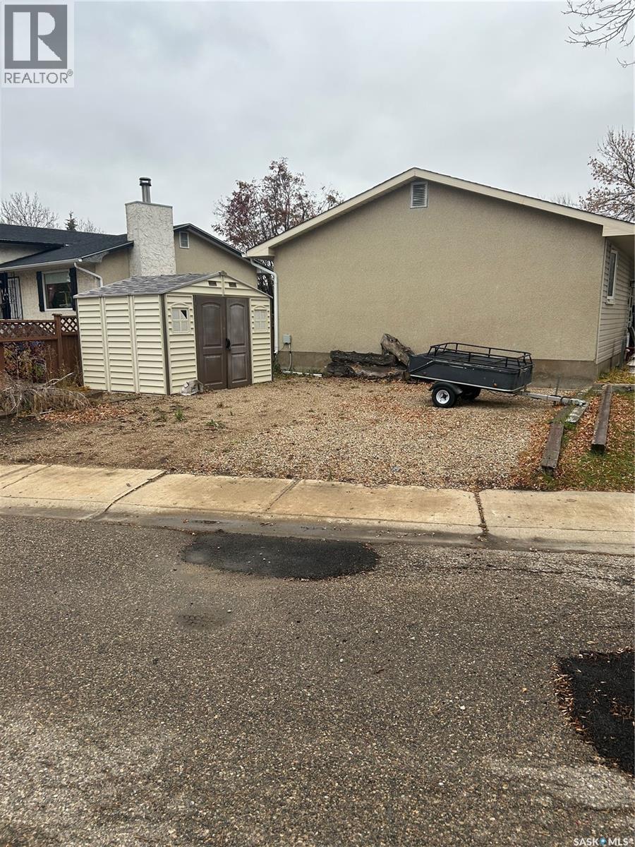 28 Carmichael Road, Regina, Saskatchewan  S4R 0C5 - Photo 5 - SK038242
