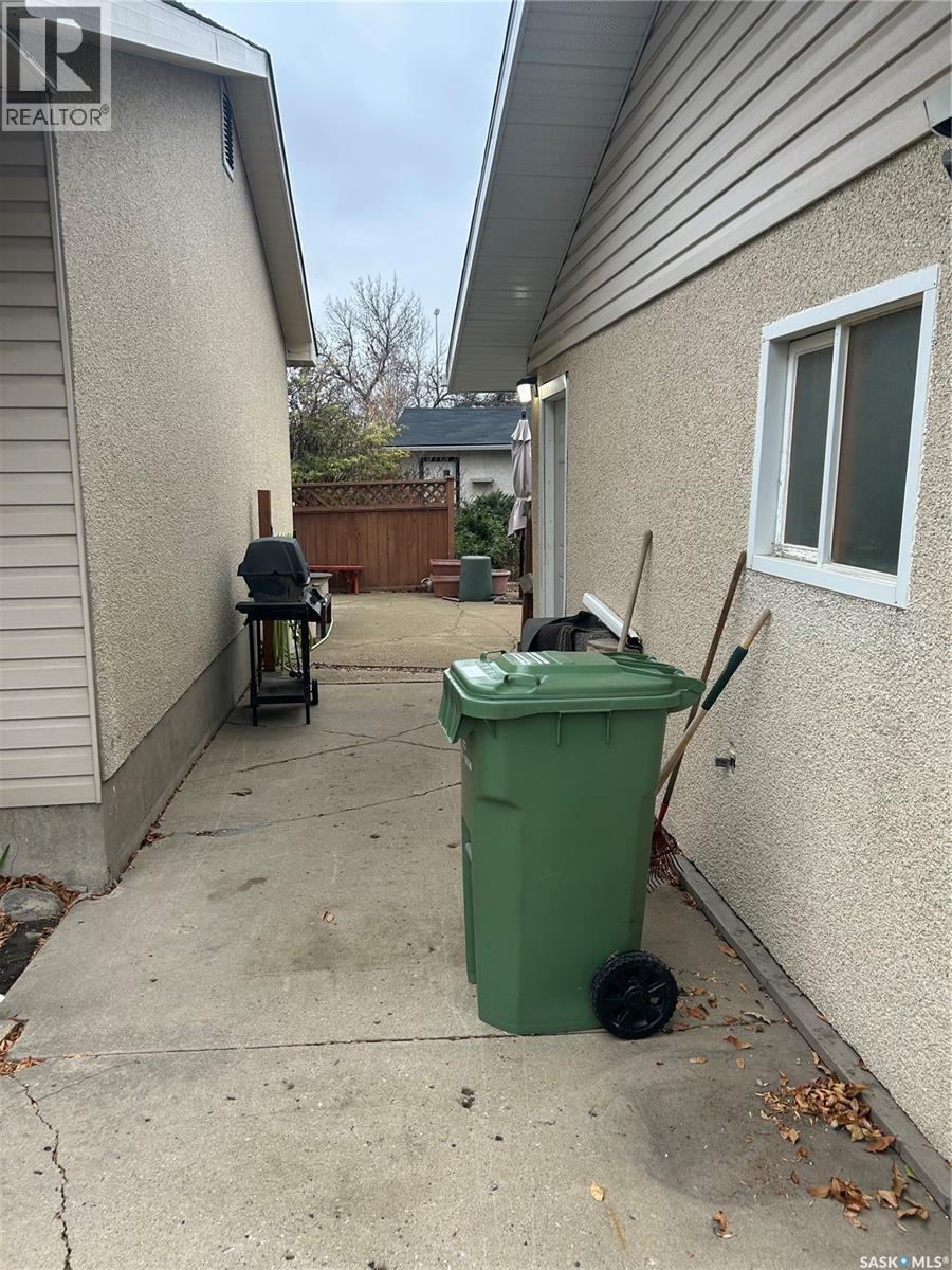 28 Carmichael Road, Regina, Saskatchewan  S4R 0C5 - Photo 7 - SK038242