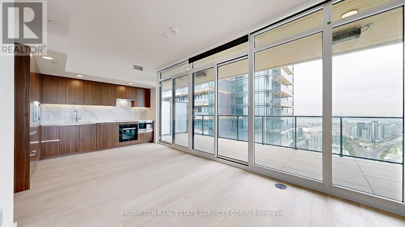 5611 - 1 Concord Cityplace Way, Toronto, Ontario  M5V 0X3 - Photo 21 - C13238978