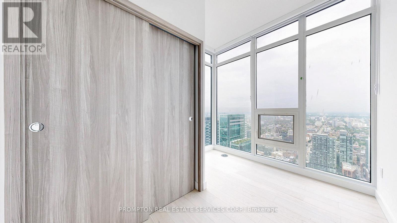 5611 - 1 Concord Cityplace Way, Toronto, Ontario  M5V 0X3 - Photo 33 - C13238978