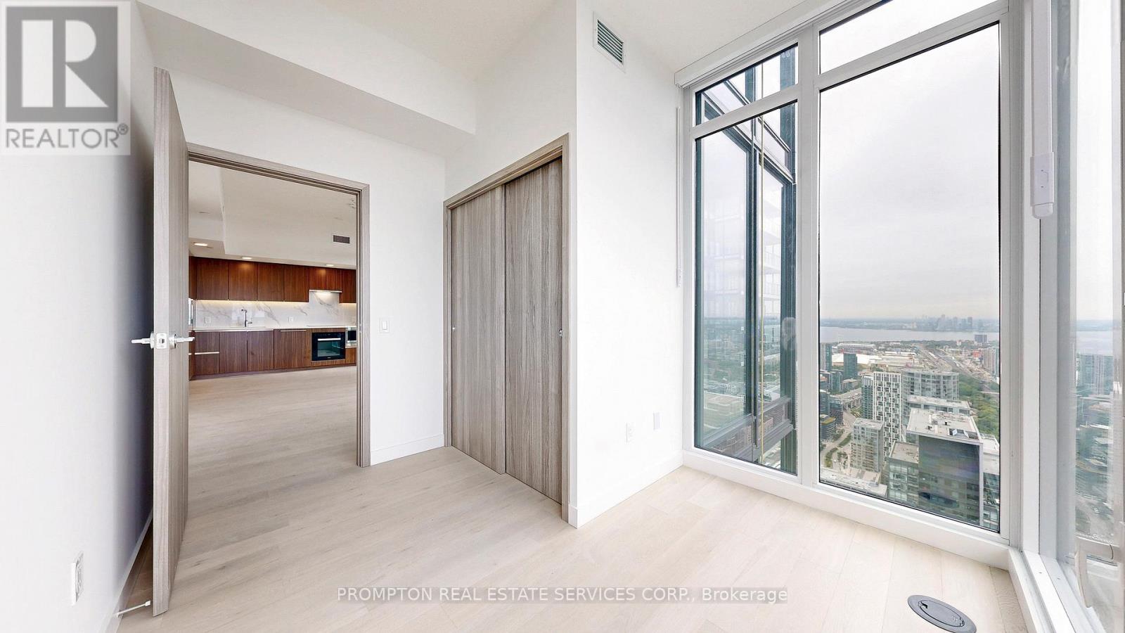 5611 - 1 Concord Cityplace Way, Toronto, Ontario  M5V 0X3 - Photo 35 - C13238978