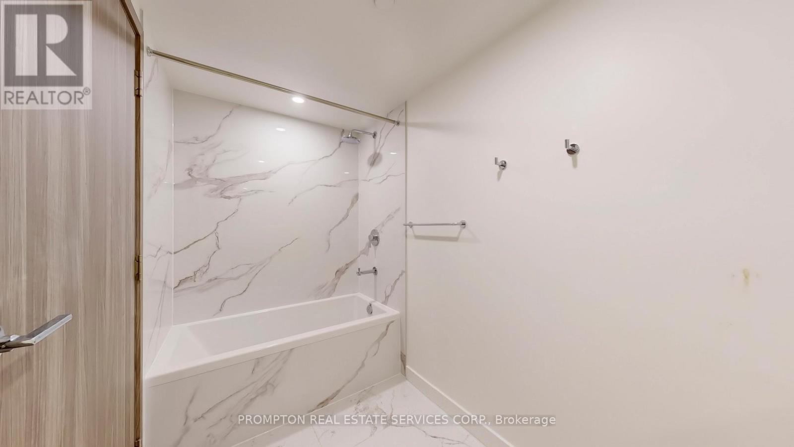 5611 - 1 Concord Cityplace Way, Toronto, Ontario  M5V 0X3 - Photo 37 - C13238978