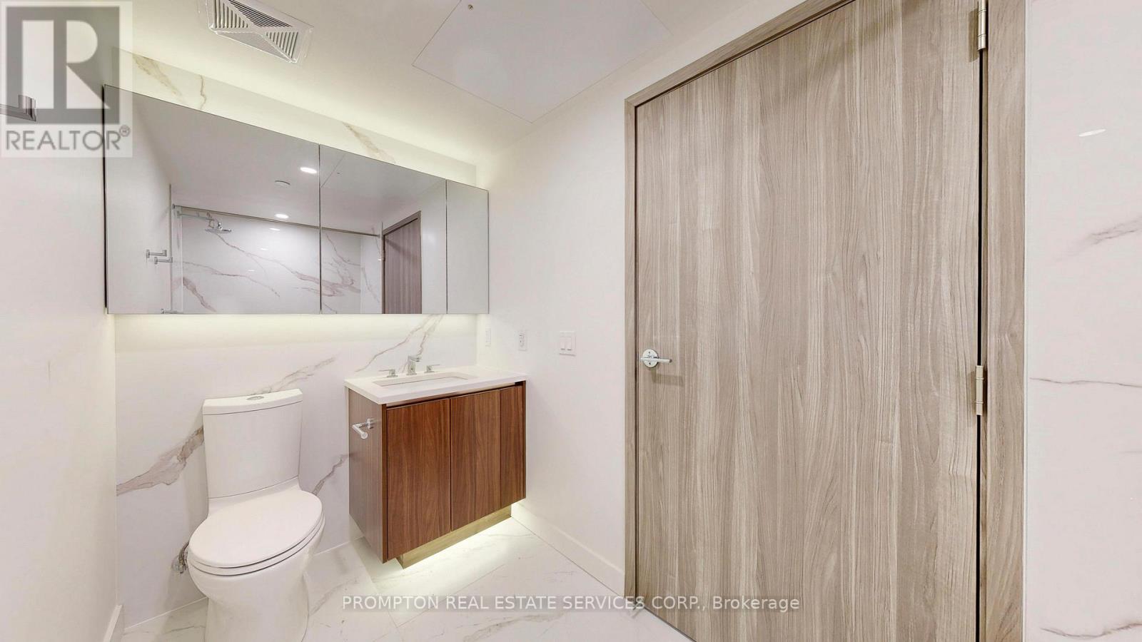 5611 - 1 Concord Cityplace Way, Toronto, Ontario  M5V 0X3 - Photo 38 - C13238978