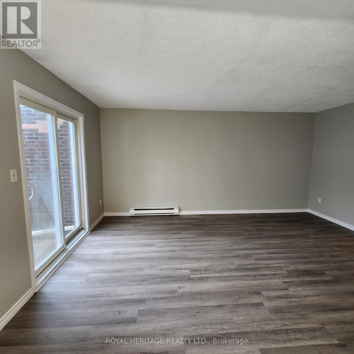 5 - 725 Cricklewood Drive, Oshawa, Ontario  L1K 1R5 - Photo 2 - E13238872