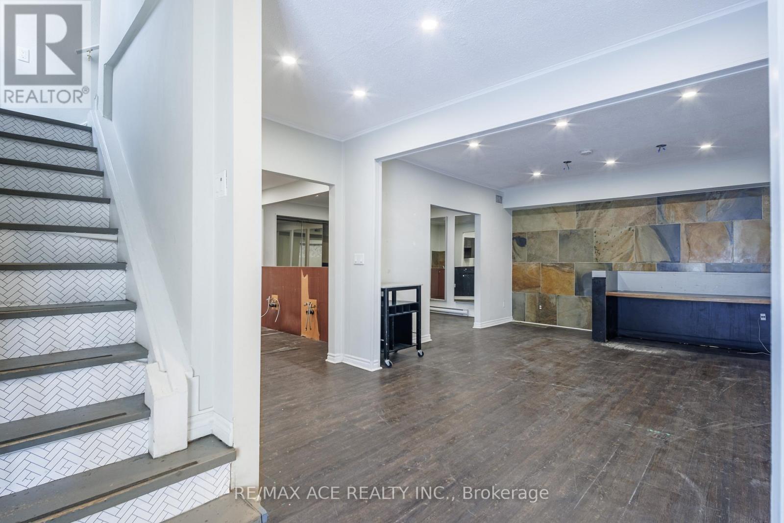 3 - 282 King Street W, Oshawa, Ontario  L1J 2J9 - Photo 2 - E13238942