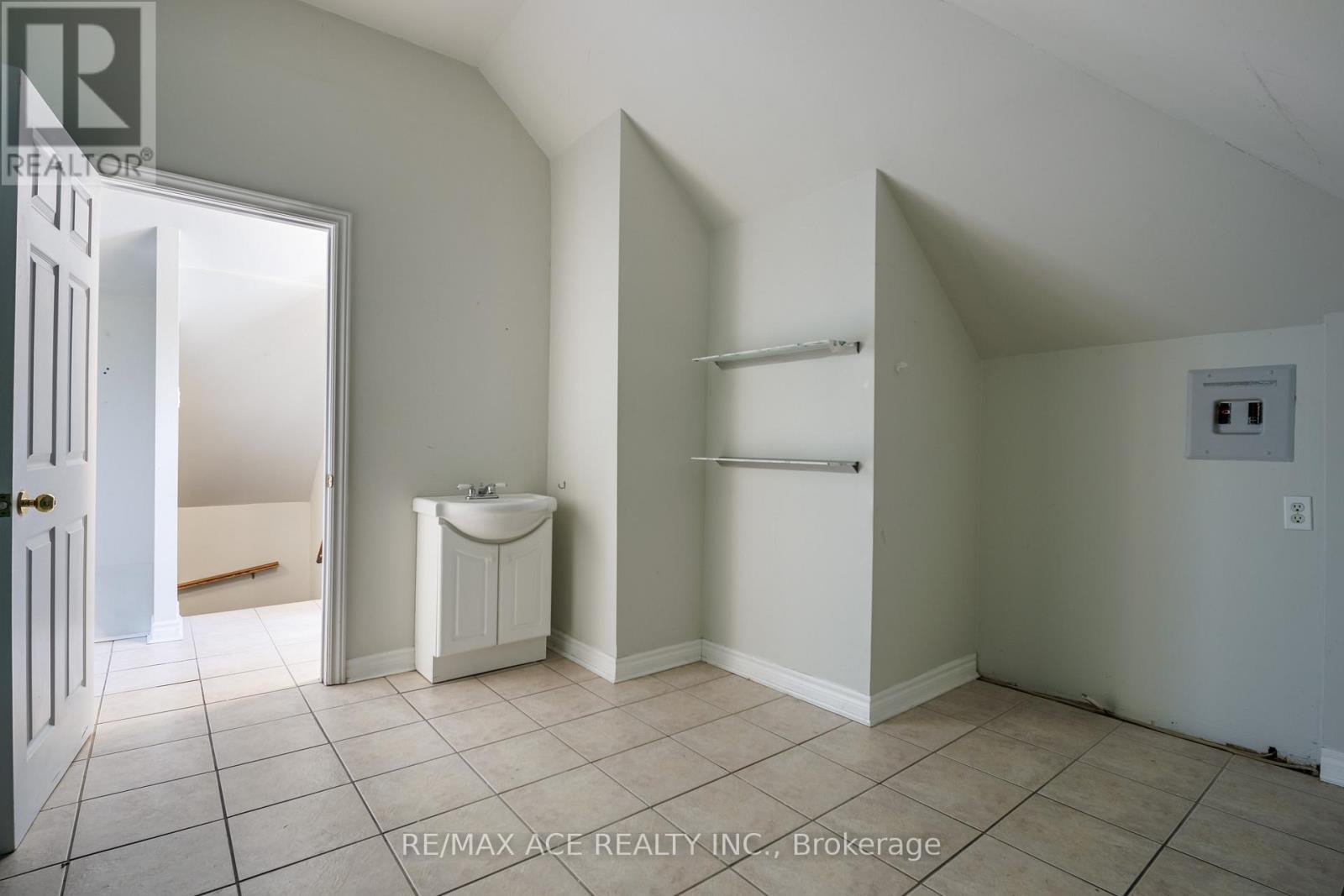 3 - 282 King Street W, Oshawa, Ontario  L1J 2J9 - Photo 31 - E13238942