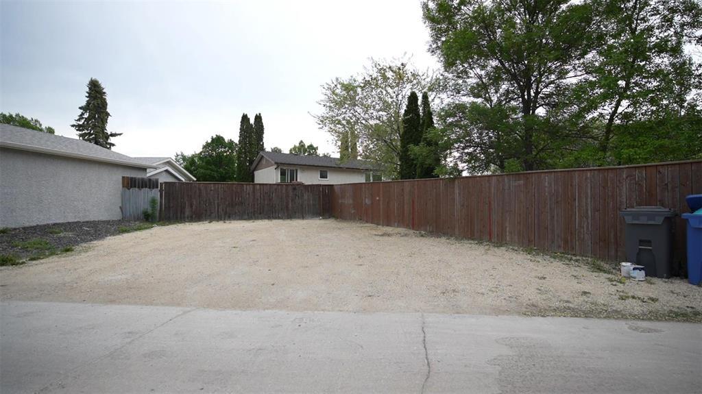 46 Piney Crescent, Winnipeg, Manitoba  R2P 1E7 - Photo 19 - 202612582