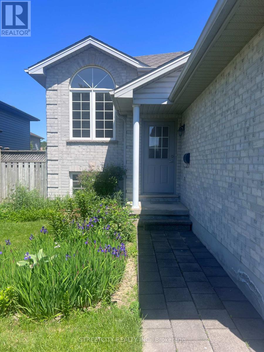 472 Talltree Crescent, London East, Ontario  N5V 5E6 - Photo 2 - X13239050
