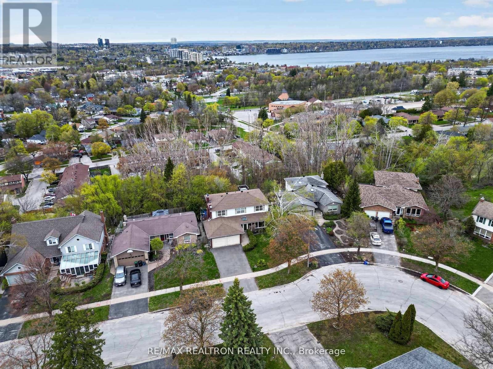 18 Debra Crescent, Barrie, Ontario  L4N 3T1 - Photo 3 - S13238928