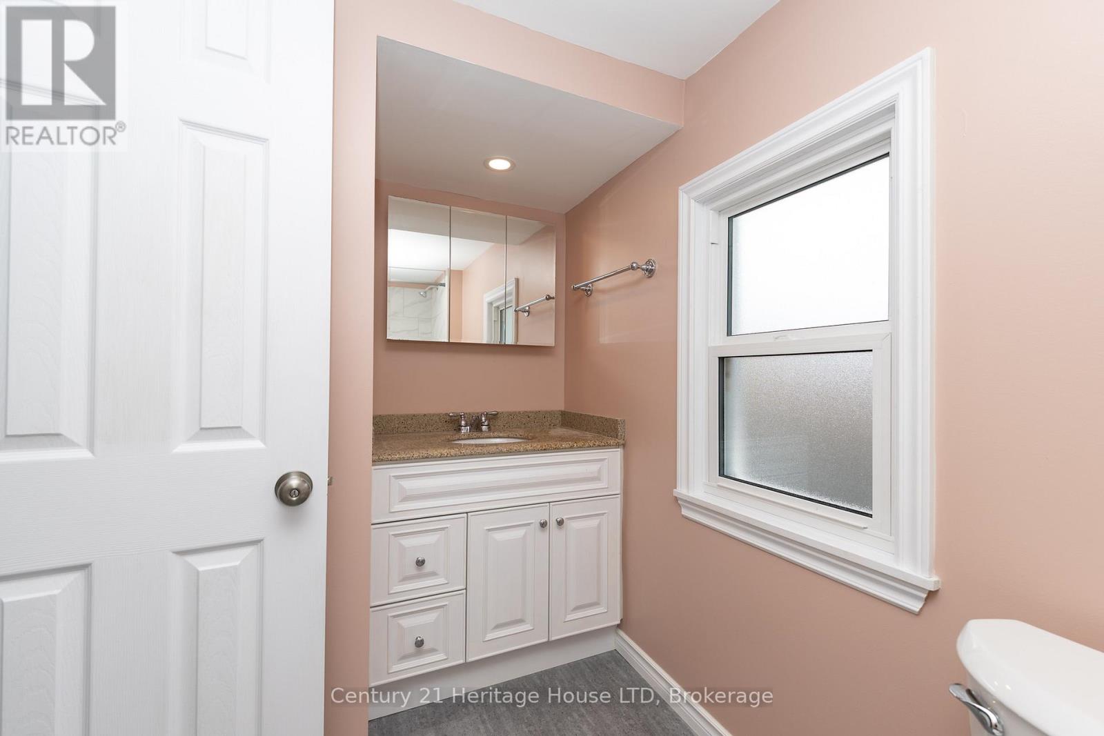 218 Henrietta Street, Fort Erie, Ontario  L2A 2K5 - Photo 13 - X13239022