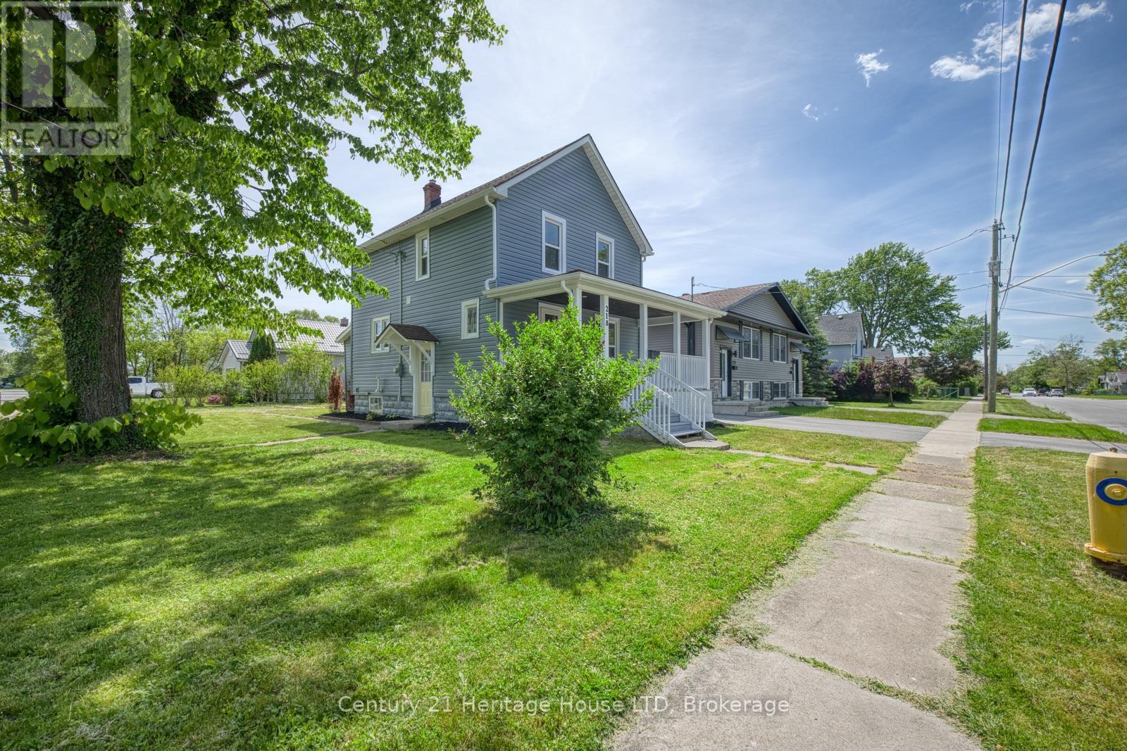 218 Henrietta Street, Fort Erie, Ontario  L2A 2K5 - Photo 3 - X13239022