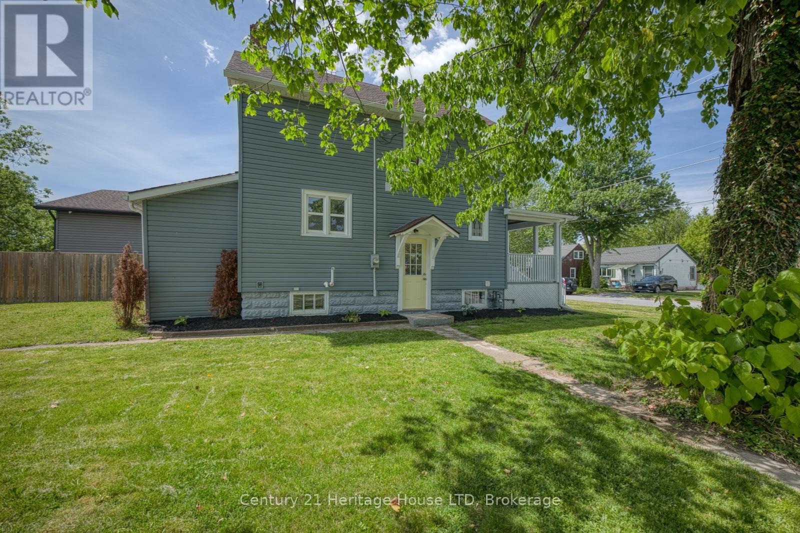 218 Henrietta Street, Fort Erie, Ontario  L2A 2K5 - Photo 4 - X13239022