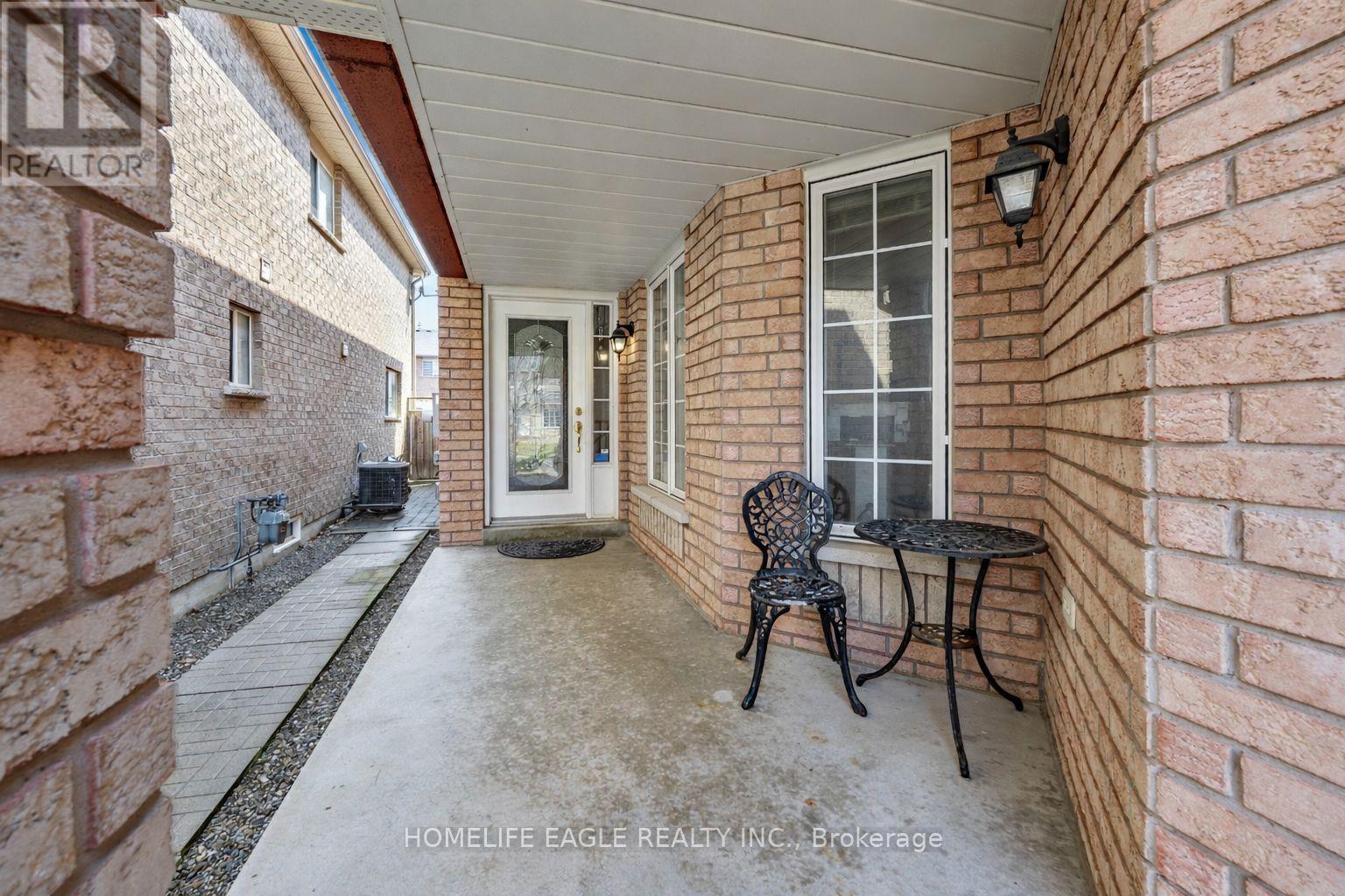 7 Headwater Road, Caledon, Ontario  L7E 2W1 - Photo 2 - W13238806