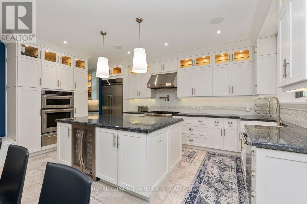 101 Chestnut Hills Parkway, Toronto, Ontario  M9A 3R4 - Photo 11 - W13238852