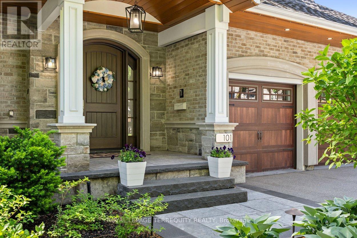 101 Chestnut Hills Parkway, Toronto, Ontario  M9A 3R4 - Photo 3 - W13238852