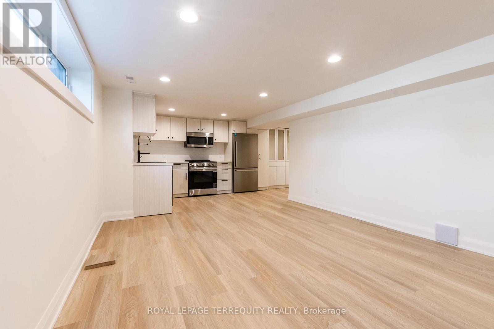 Bsmt - 23 Decarie Circle, Toronto, Ontario  M9B 3H6 - Photo 10 - W13238862