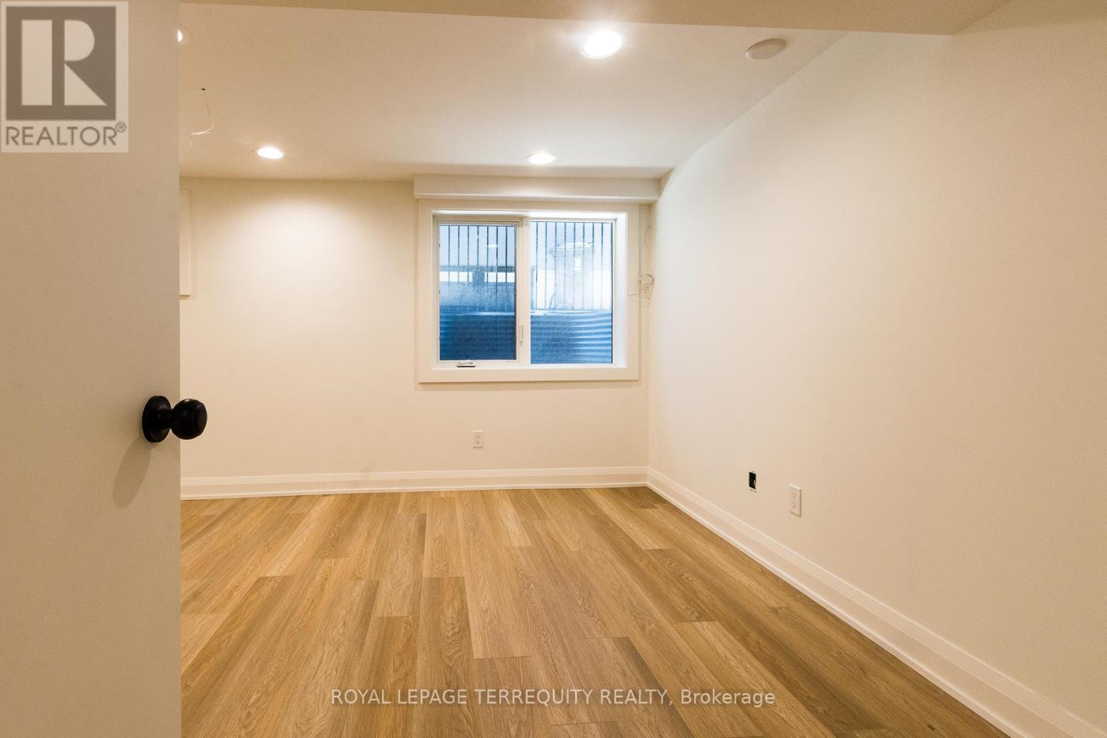 Bsmt - 23 Decarie Circle, Toronto, Ontario  M9B 3H6 - Photo 11 - W13238862