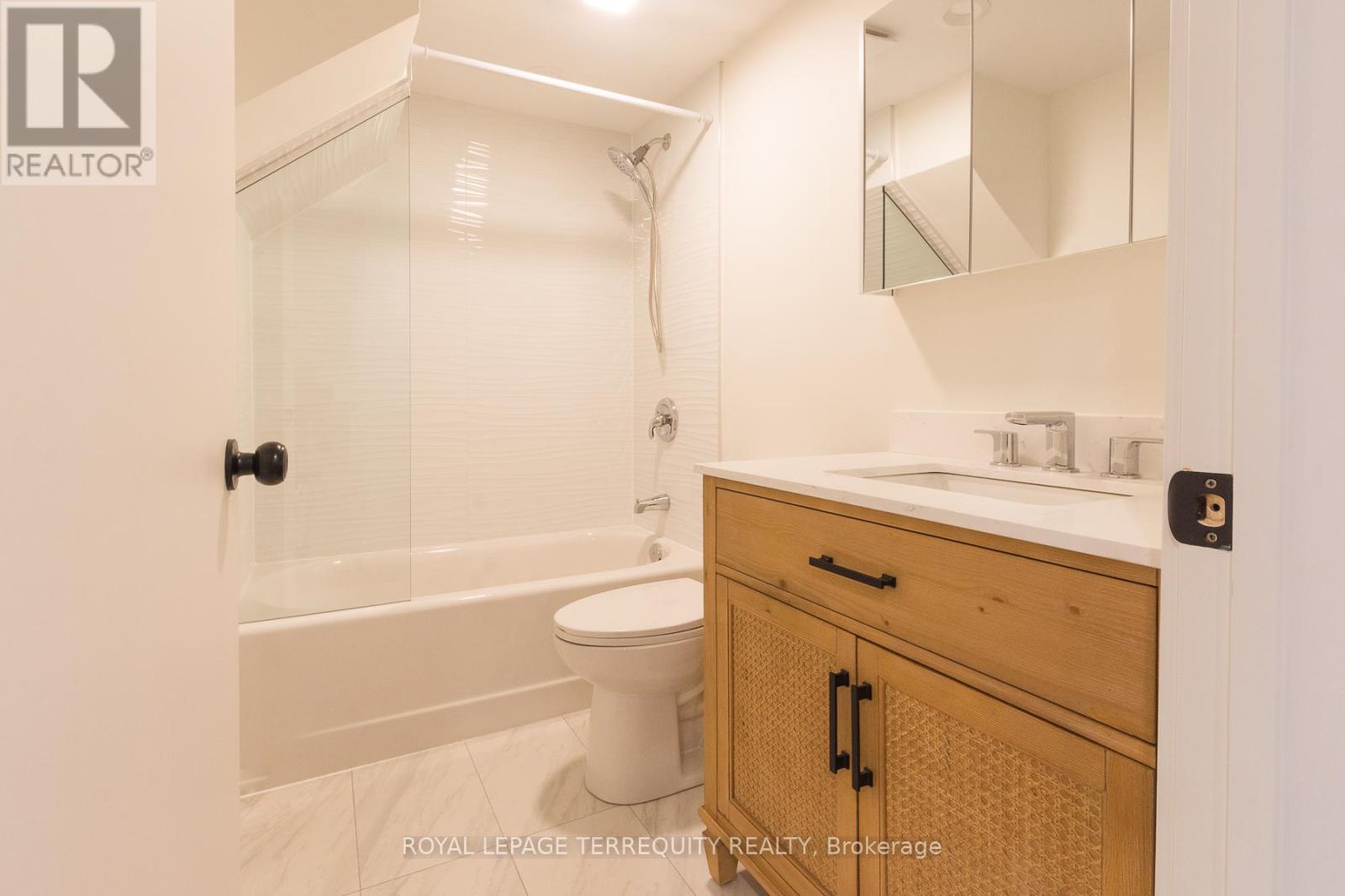 Bsmt - 23 Decarie Circle, Toronto, Ontario  M9B 3H6 - Photo 15 - W13238862