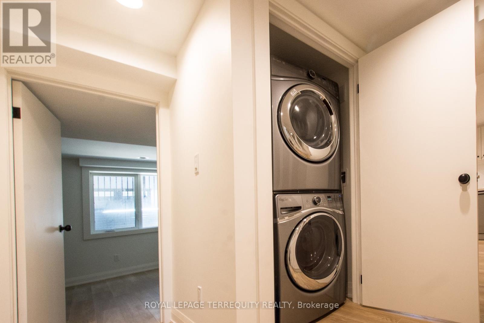 Bsmt - 23 Decarie Circle, Toronto, Ontario  M9B 3H6 - Photo 16 - W13238862