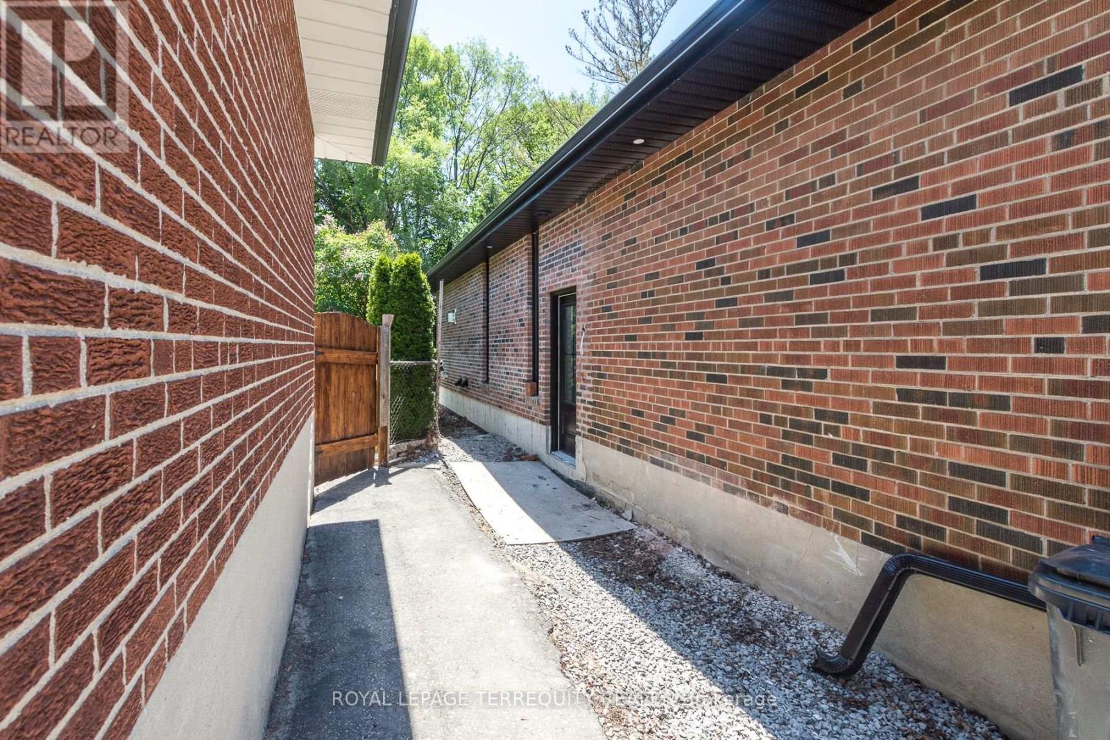 Bsmt - 23 Decarie Circle, Toronto, Ontario  M9B 3H6 - Photo 19 - W13238862