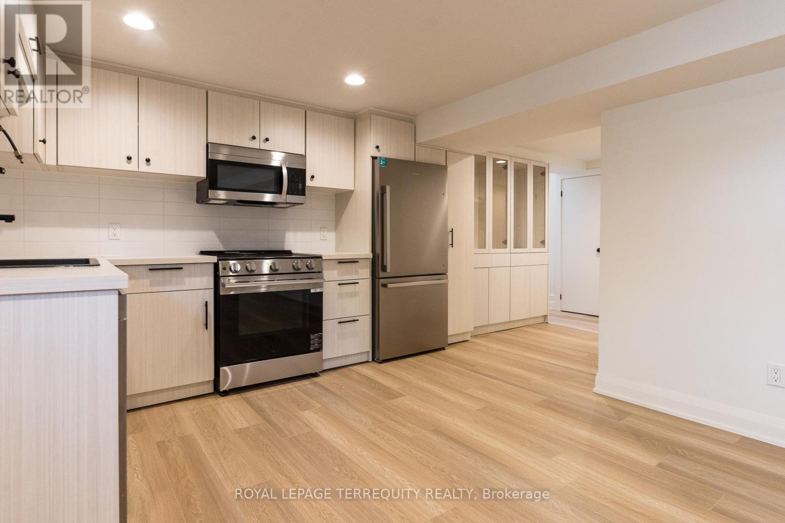 Bsmt - 23 Decarie Circle, Toronto, Ontario  M9B 3H6 - Photo 9 - W13238862